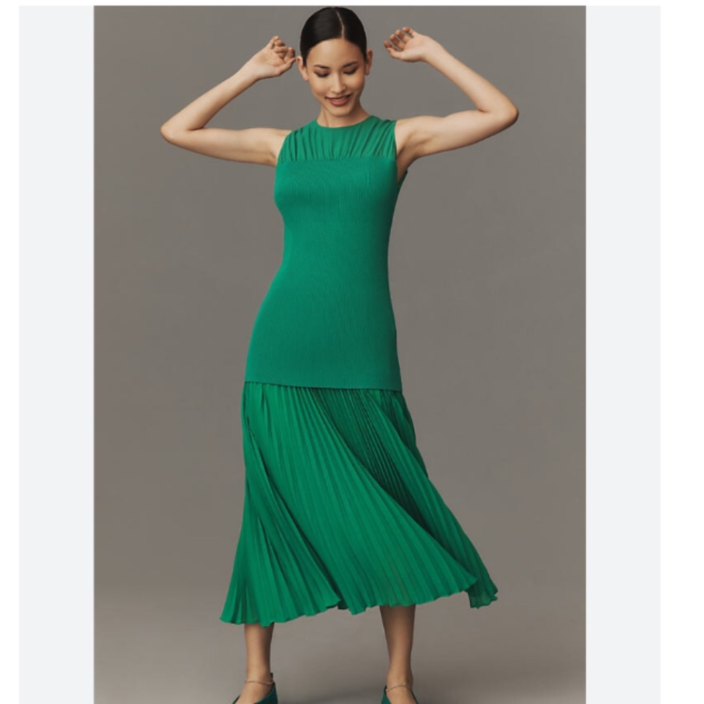 Elegant Green Sleeveless Dress